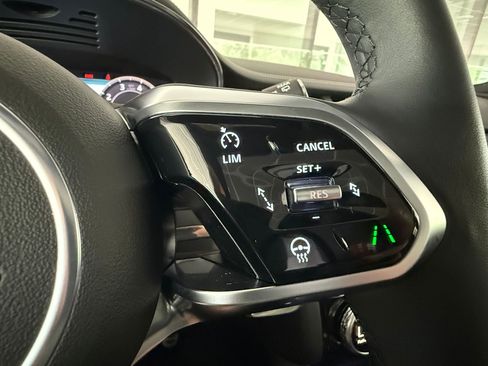 Used 2024 Jaguar E-PACE R-Dynamic SE AWD/4WD image 19