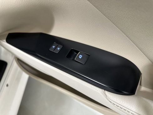 Used 2020 Toyota Camry XLE image 39