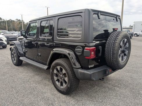 Used 2018 Jeep Wrangler Unlimited Sahara w/ Cold Weather Group image 6