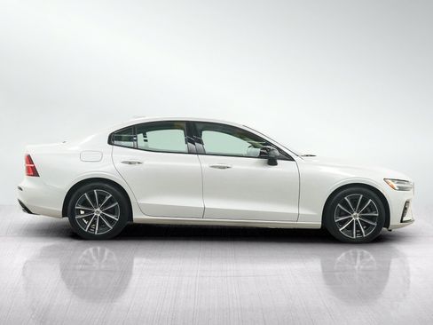 Used 2022 Volvo S60 B5 Momentum w/ Premium Package AWD/4WD image 6