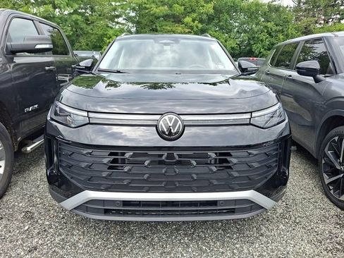 Certified 2025 Volkswagen Tiguan S w/ 18" Wheel Package AWD/4WD image 2