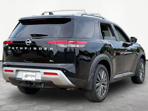 Used 2025 Nissan Pathfinder SL w/ SL Premium Package FWD image 5