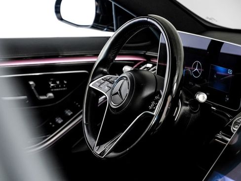 Used 2022 Mercedes-Benz S 580 4MATIC Sedan w/ AMG Line Package image 12