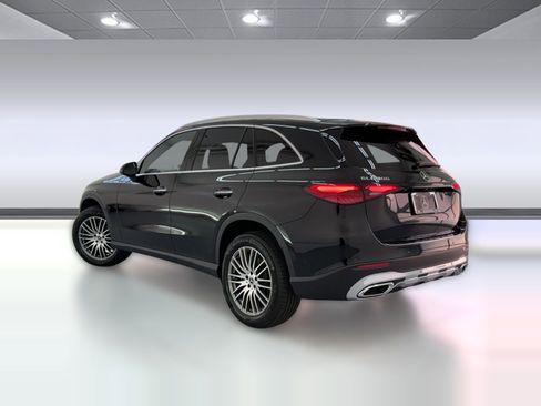 Used 2026 Mercedes-Benz GLC 300 image 3