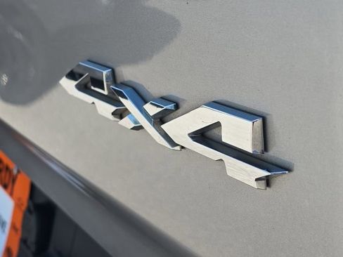 Used 2019 RAM 1500 Laramie AWD/4WD image 11