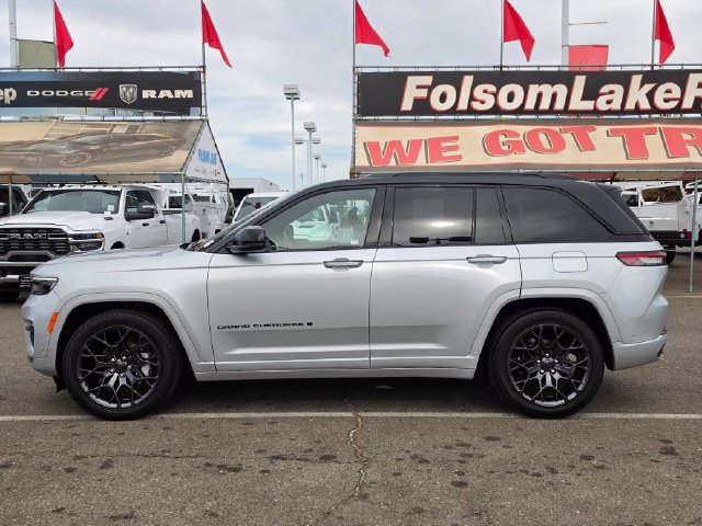 Certified 2025 Jeep Grand Cherokee Summit w/ Obsidian Package AWD/4WD image 7