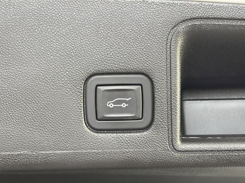 Certified 2024 GMC Terrain SLT image 15