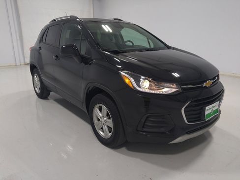 Used 2022 Chevrolet Trax LT w/ LT Convenience Package AWD/4WD image 13