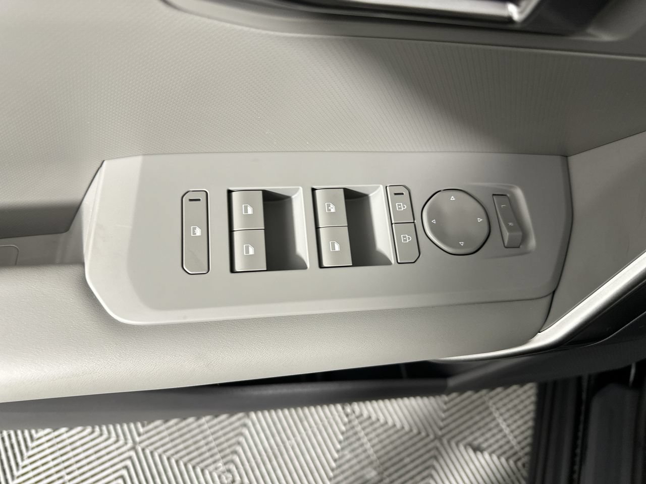 New 2027 Kia Seltos S FWD image 3