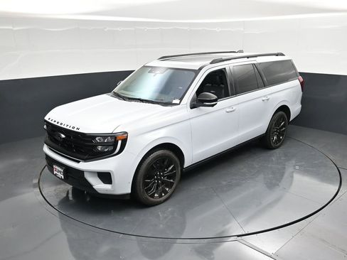 Used 2025 Ford Expedition Max Platinum w/ Stealth Appearance Package image 44