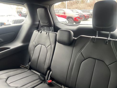 New 2026 Chrysler Pacifica Select w/ S Appearance Package FWD image 17