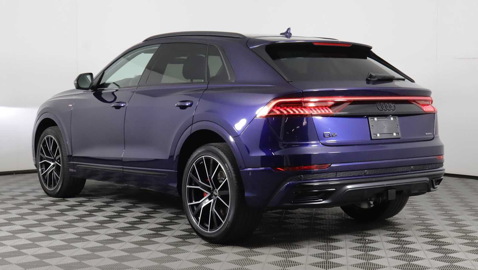 Used 2023 Audi Q8 Premium Plus AWD/4WD image 4