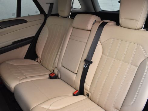 Used 2019 Mercedes-Benz GLE 400 4MATIC image 19