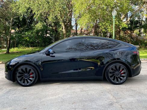 Used 2022 Tesla Model Y Performance image 4