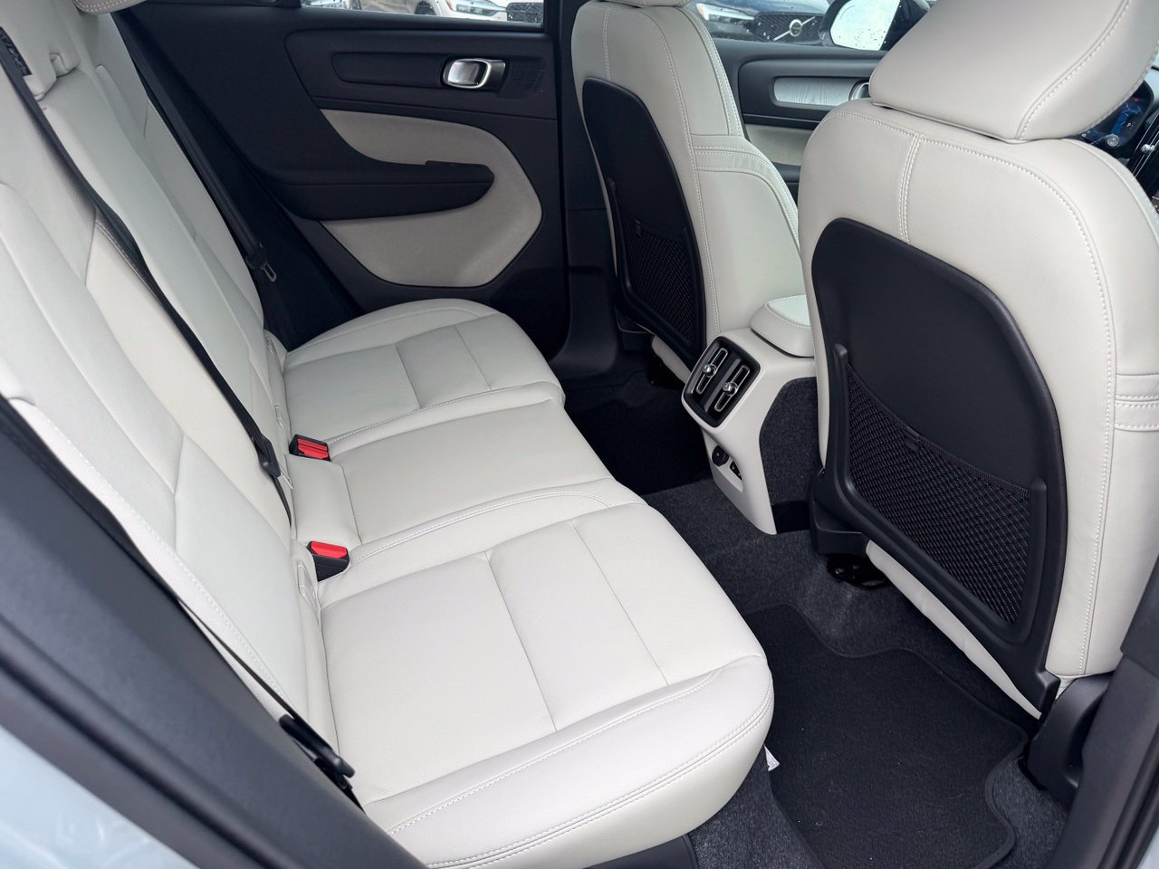 New 2026 Volvo XC40 B5 Ultra w/ Protection Package Premier AWD/4WD image 16