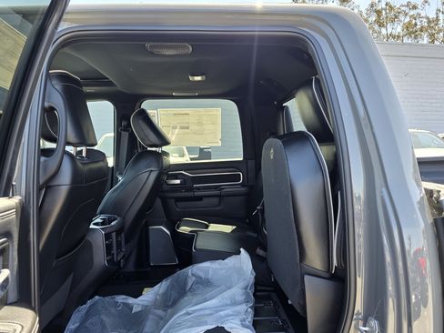 New 2026 RAM 2500 Laramie AWD/4WD image 18