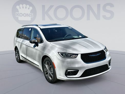 New 2026 Chrysler Pacifica Pinnacle image 10