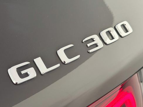 Used 2021 Mercedes-Benz GLC 300 image 9