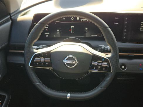 Used 2023 Nissan Ariya FWD image 18