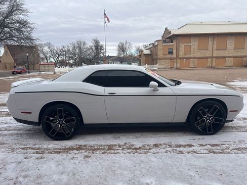 Used 2017 Dodge Challenger GT w/ Driver Convenience Group image 8