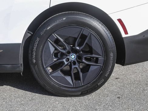 Used 2023 BMW iX xDrive50 w/ Premium Package AWD/4WD image 8