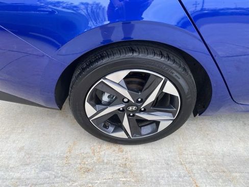 Used 2023 Hyundai Elantra SEL w/ Convenience Package image 12