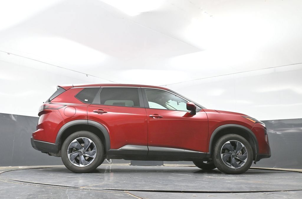 Used 2025 Nissan Rogue SV FWD image 40