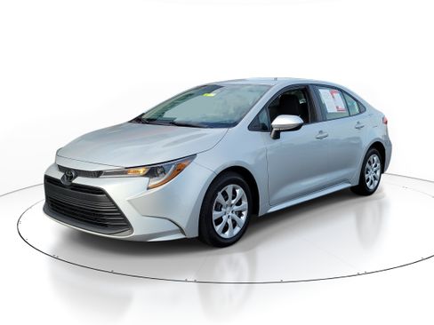 Used 2024 Toyota Corolla LE FWD image 2