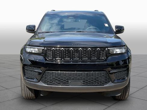 Used 2025 Jeep Grand Cherokee Altitude AWD/4WD image 4
