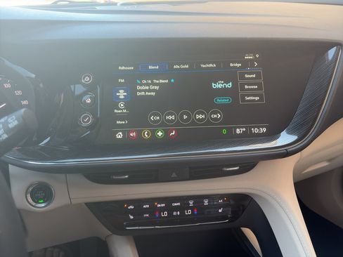 Used 2023 Buick Envision Essence AWD/4WD image 15