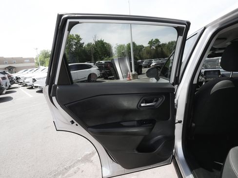Used 2024 Nissan Rogue SV AWD/4WD image 12
