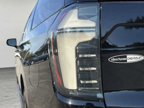 New 2026 Chevrolet Suburban Premier image 34