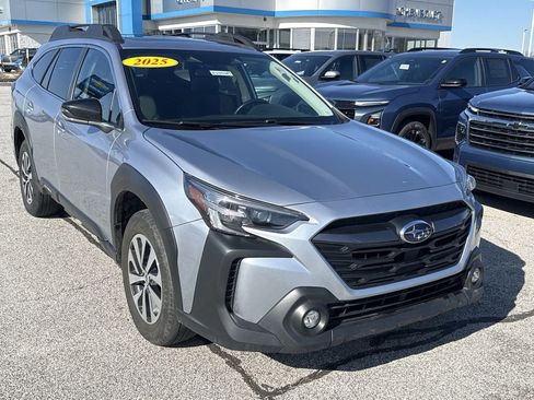 Used 2025 Subaru Outback Premium image 2