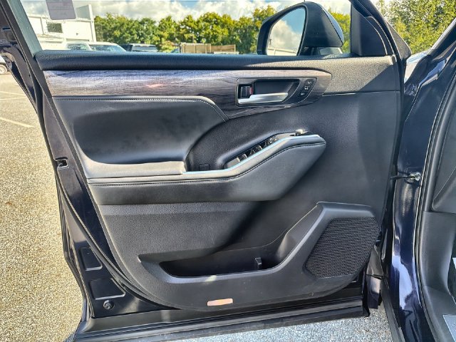 Used 2022 Toyota Highlander Limited AWD/4WD image 23