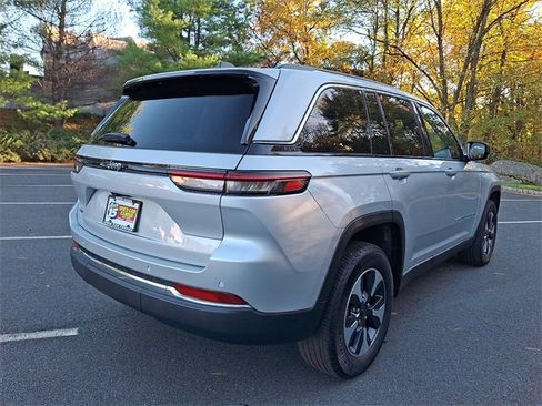 Used 2022 Jeep Grand Cherokee Limited 4xe image 12