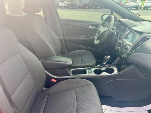 Used 2017 Chevrolet Cruze LT w/ Sun And Sound Package FWD image 17