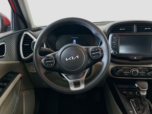 Used 2025 Kia Soul LX w/ LX Technology Package FWD image 18