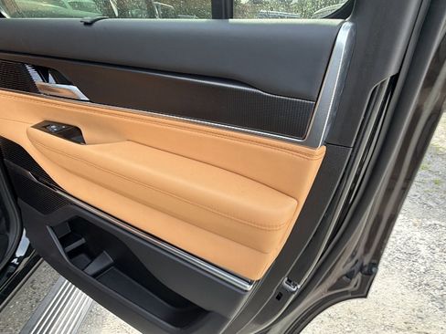 Used 2025 Jeep Grand Wagoneer Series III w/ Rear Seat Video Group 1 AWD/4WD image 21