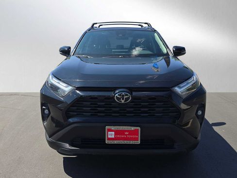 Used 2022 Toyota RAV4 XLE Premium image 3
