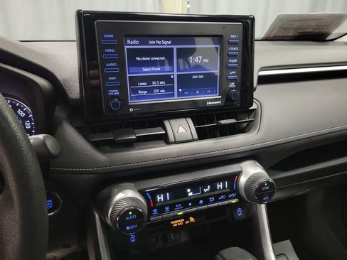 Used 2021 Toyota RAV4 XLE w/ Convenience Package image 14