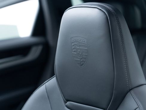 New 2026 Porsche Cayenne image 18