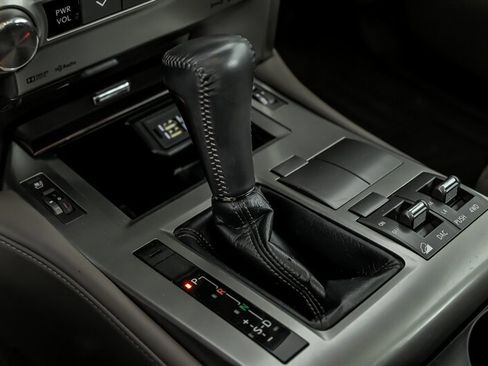 Used 2018 Lexus GX 460 image 30