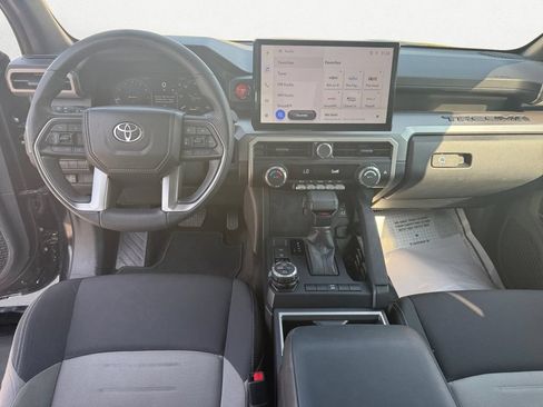 Used 2025 Toyota Tacoma TRD Off-Road AWD/4WD image 10