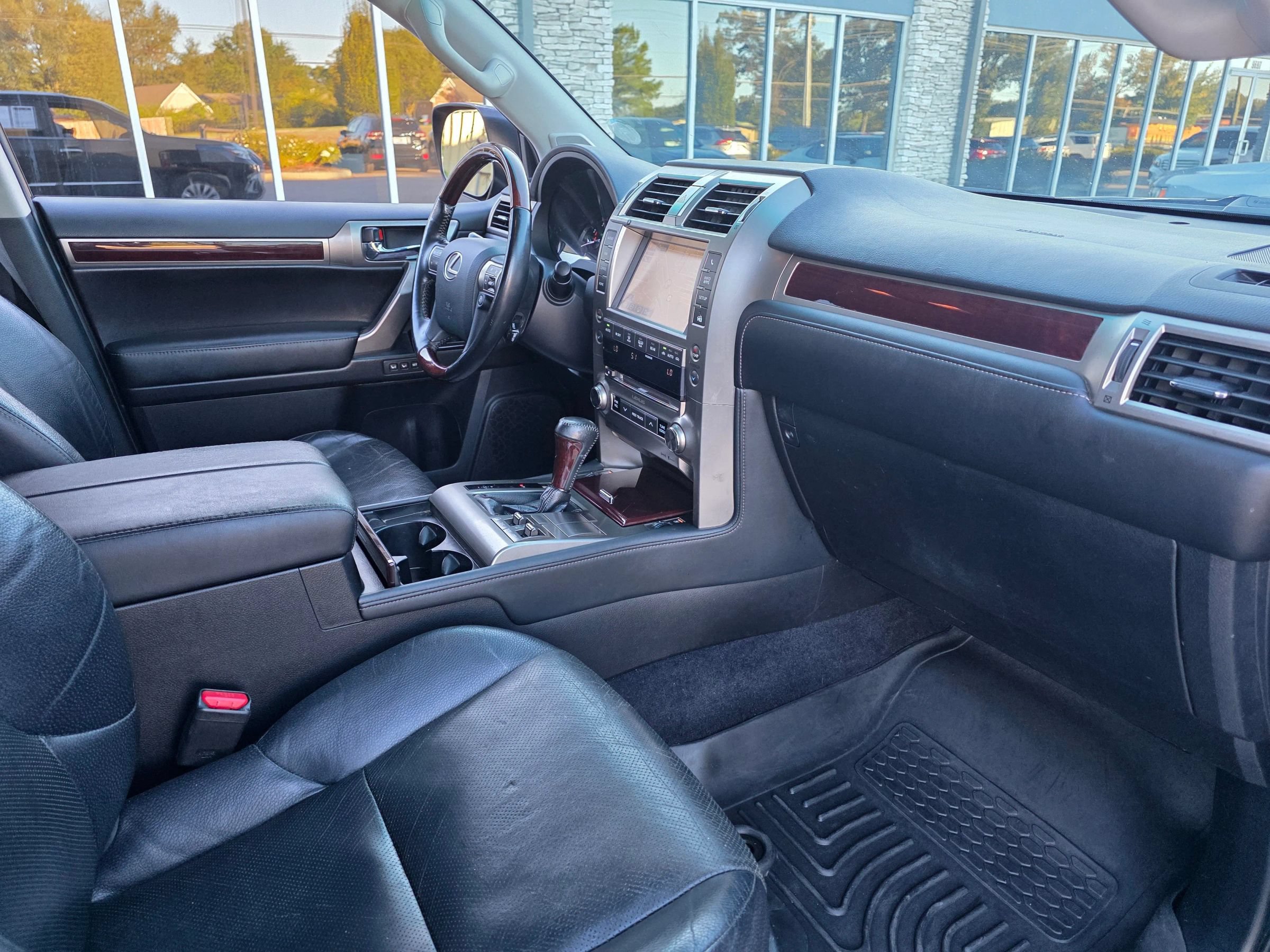 Used 2015 Lexus GX 460 w/ Premium Package AWD/4WD image 6