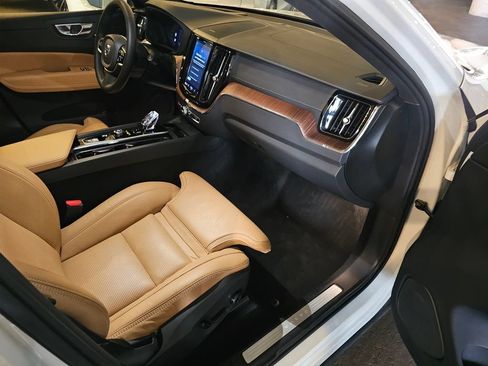 Certified 2023 Volvo XC60 B5 Ultimate w/ Climate Package AWD/4WD image 10