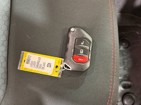Used 2021 Jeep Wrangler Unlimited Rubicon AWD/4WD image 6