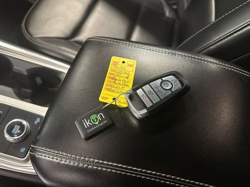 Used 2022 Ford Explorer XLT image 22