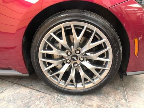 Used 2025 Ford Mustang GT Premium image 9