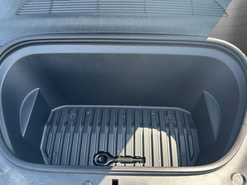 Used 2022 Tesla Model Y Long Range image 10