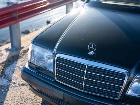 Used 1994 Mercedes-Benz E 500 Sedan image 40